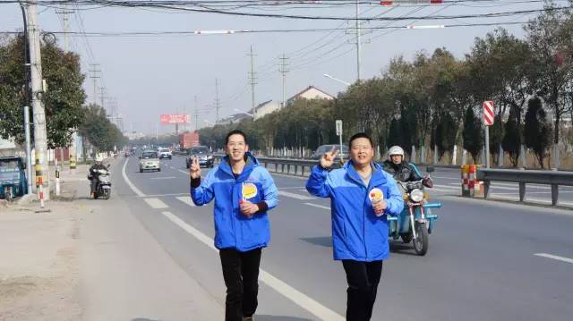 橡塑保温材料厂家销售员奔跑中